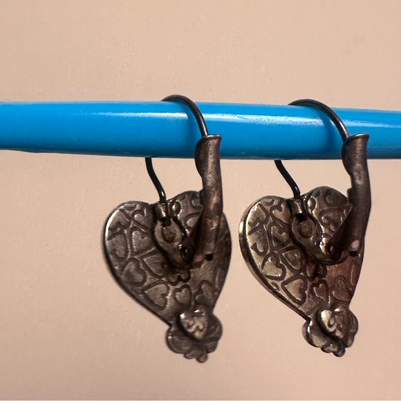 Silver colored Heart Earrings with lever back - Picture 2 of 2